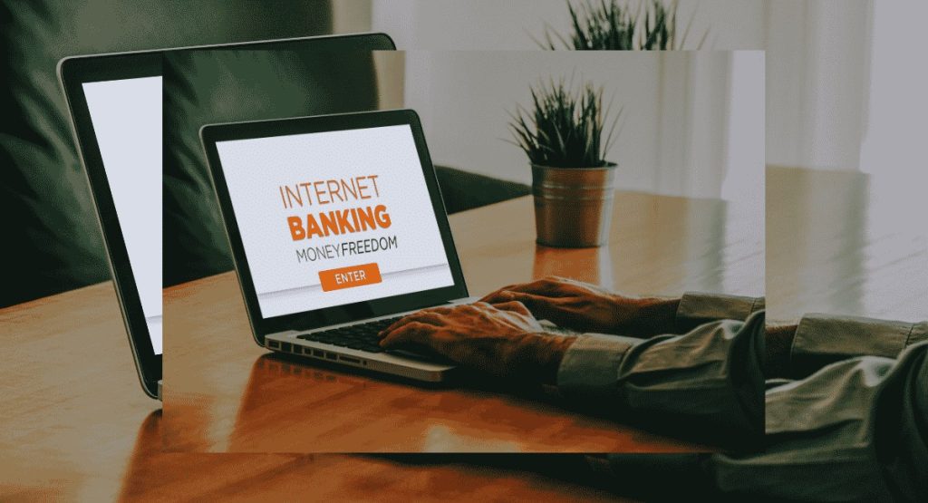 Ordinateur portable ouvert sur une page de banque en ligne posé sur un canapé